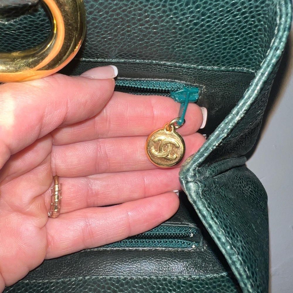 Rare Vintage Chanel Emerald Green with Gold Bucket Bag with Iconic Design - Picture 10 of 11